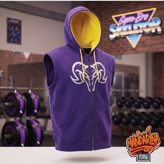 Hoodie Gym Bro Skeletor sin mangas morado con capucha amarilla y logo de carnero blanco, vista frontal en el gym