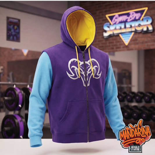 Hoodie Gym Bro Skeletor morado con mangas celestes y capucha amarilla, logo de carnero blanco al frente